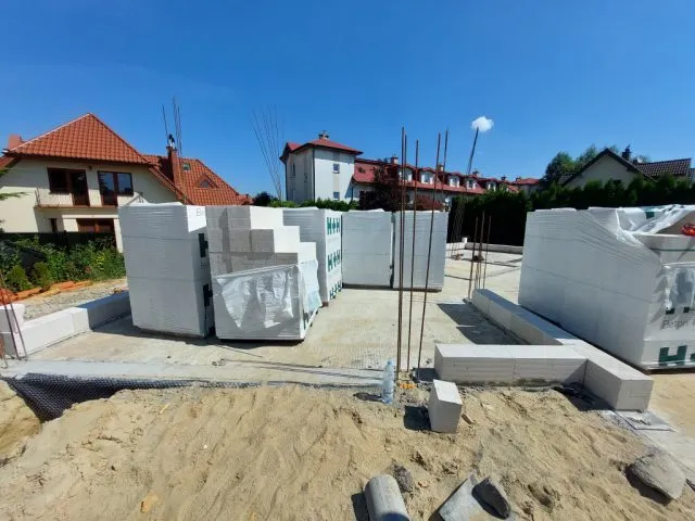 Wybudować własny dom, czy kupić gotowy – zalety i wady według firmy budowlanej